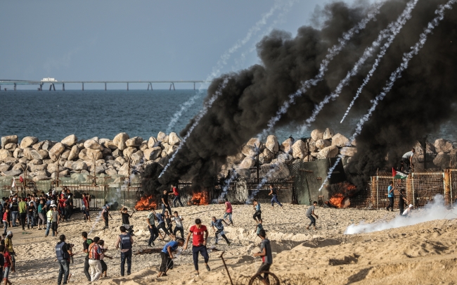 İsrail, Gazze ablukası protestosuna müdahale etti: 32 yaralı